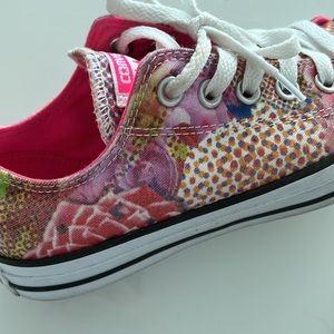 Floral print converse